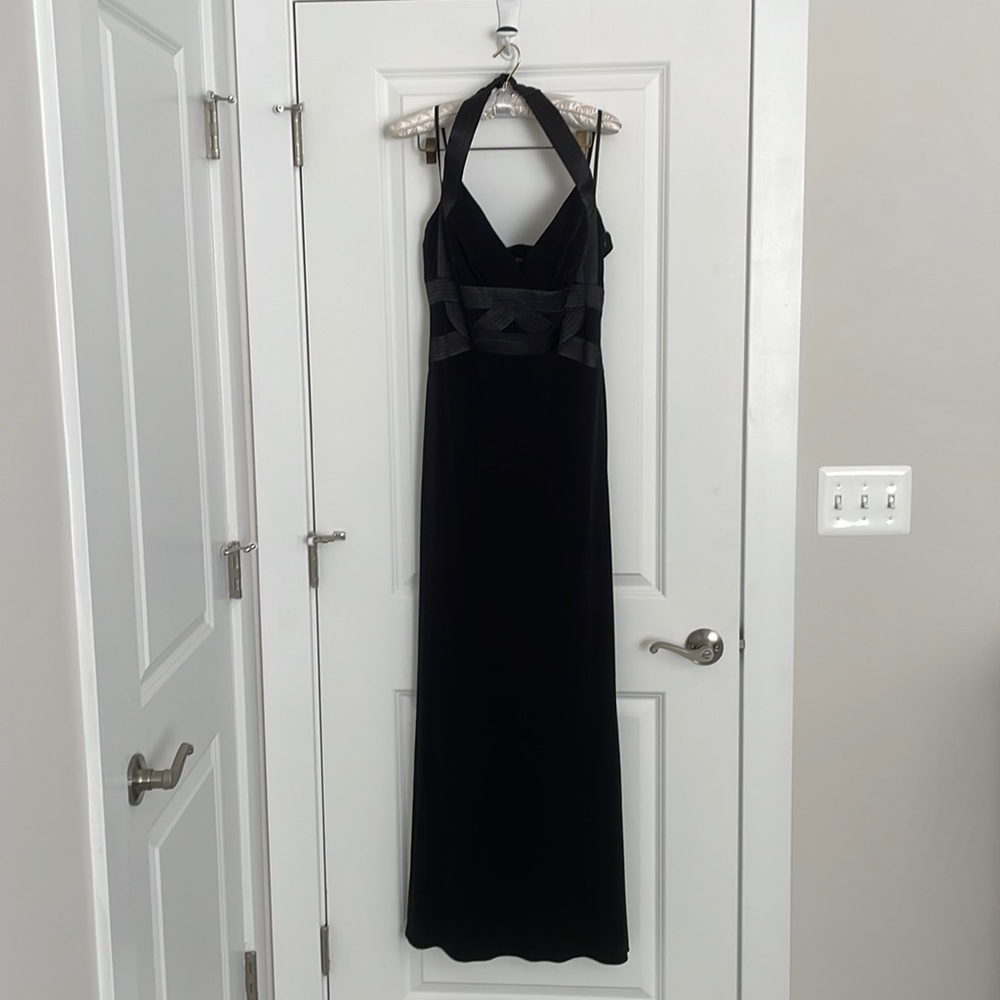 Laundry by Shelli Segal | Black Gown | Size 6